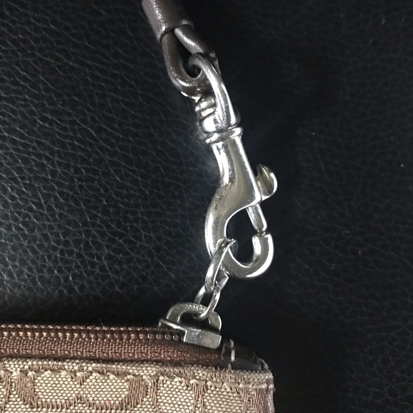 Sale💥🛍Coach wristlet - Picture 3 of 4